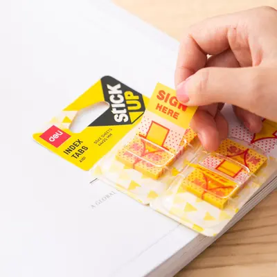 Корица на „Deli Stick Up самозалепващи индекси "Подпиши тук" EA10101, PVC, 44x25 мм, 50 л., жълти"