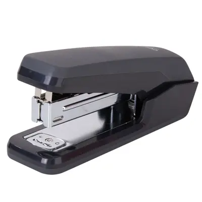 Корица на „Телбод Deli Pro Comfort touch, Е0464, за 25 л.(80 г), телчета 24(26)/6, пластмаса + метал, черен"