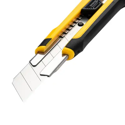 Корица на „Макетен нож Deli TOOLS, EDL025, SK4, острие 25 мм, с метален водач, жълт"