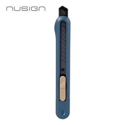 Корица на „Макетен нож Nusign Classic ENS063, SK5, 196х56х24 мм, черно острие 9 мм, метален водач, син"