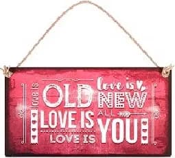 Корица на „Табелка - поздравителна картичка. Love is old. Love is new. Love is all. Love is you“